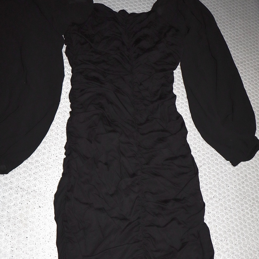 Black Bodycon Dress with Ruched Texture and Long Bishop Sleeves for Cocktail